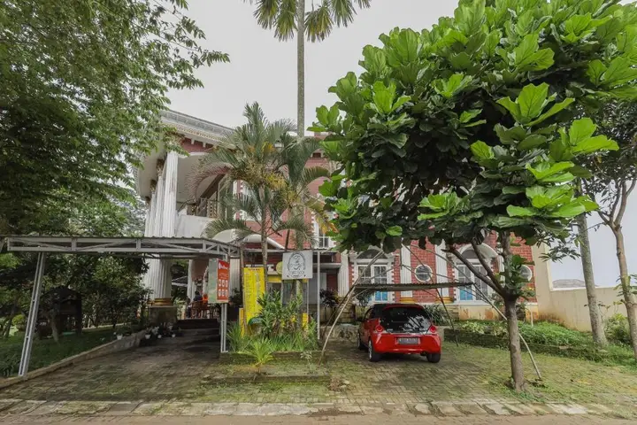 Маланг: RedDoorz at Villa Puncak Tidar