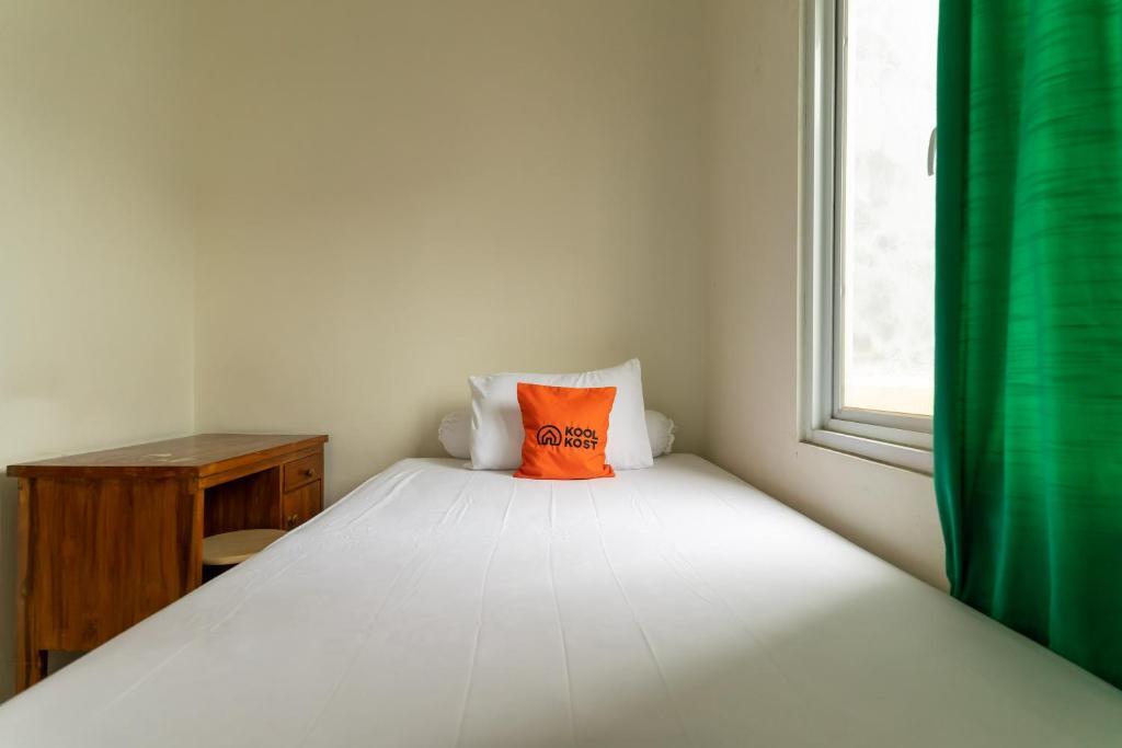 Джакарта: KoolKost Syariah near LRT Boulevard Selatan Station - Minimum Stay 6 Nights