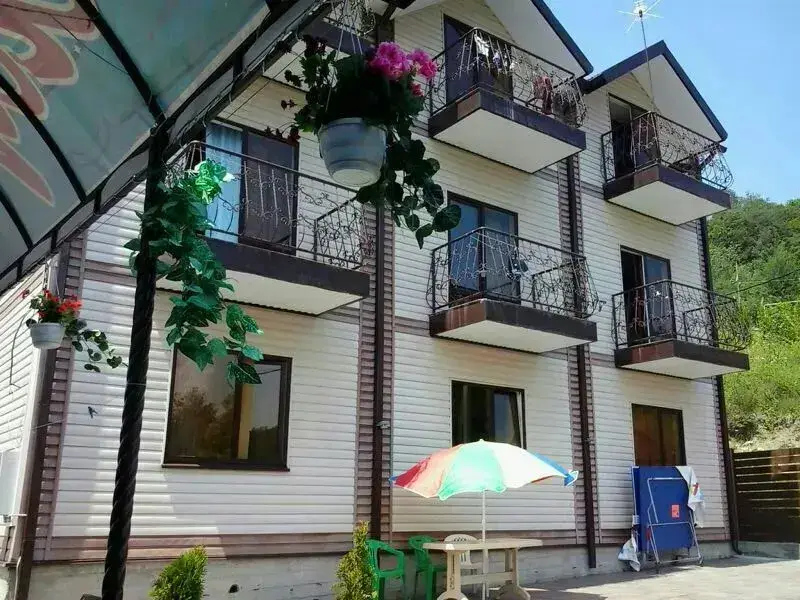 Сочи: Гостевой Дом Любимый