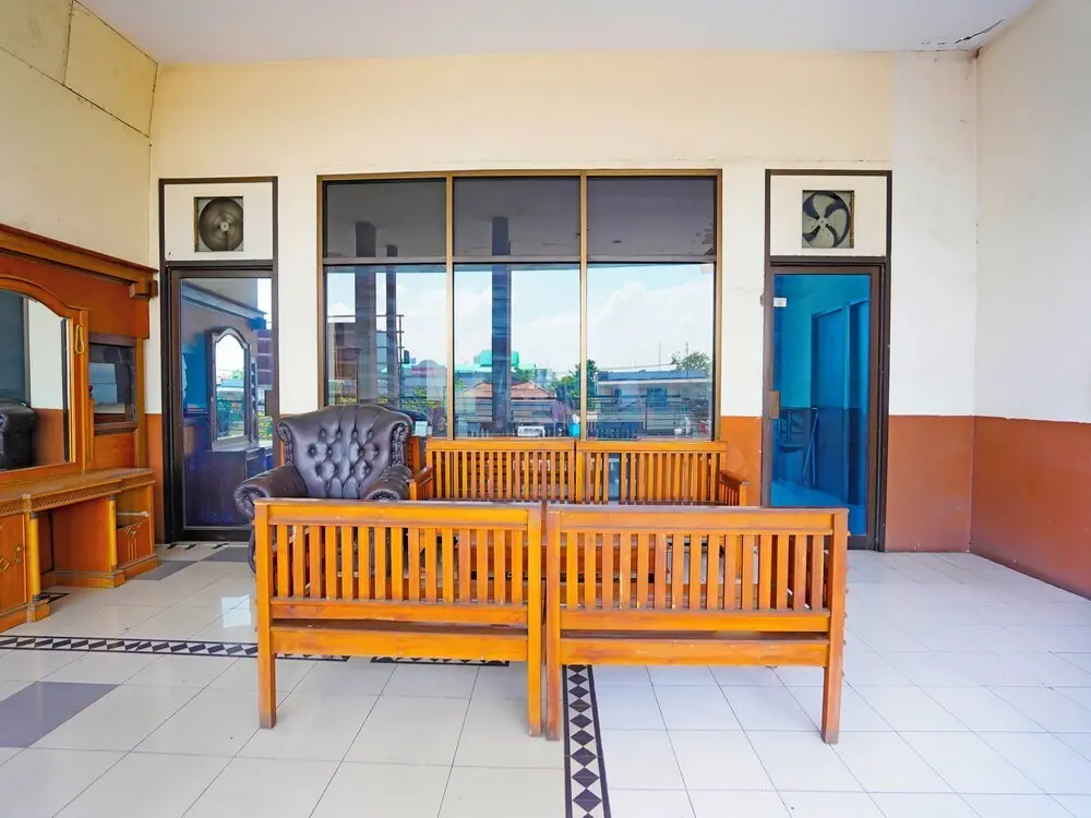 Сурабая: OYO 91415 De Wijaya Hotel