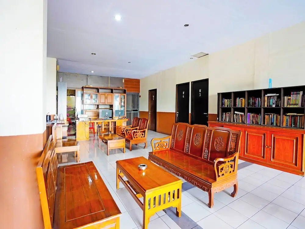 Сурабая: OYO 91415 De Wijaya Hotel