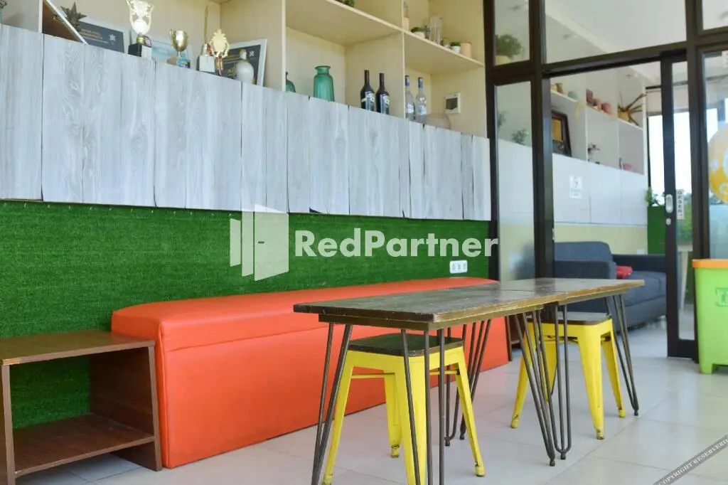 Pringgading Surf Camp Mitra RedDoorz — фото 1
