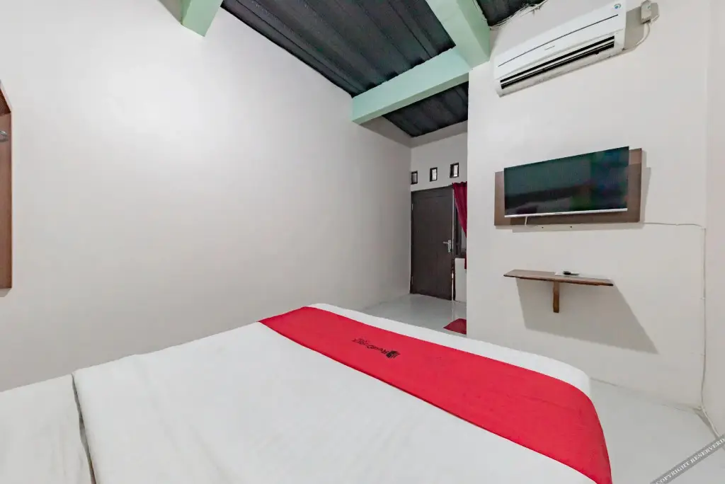 Караванг: RedDoorz near UNSIKA University Karawang