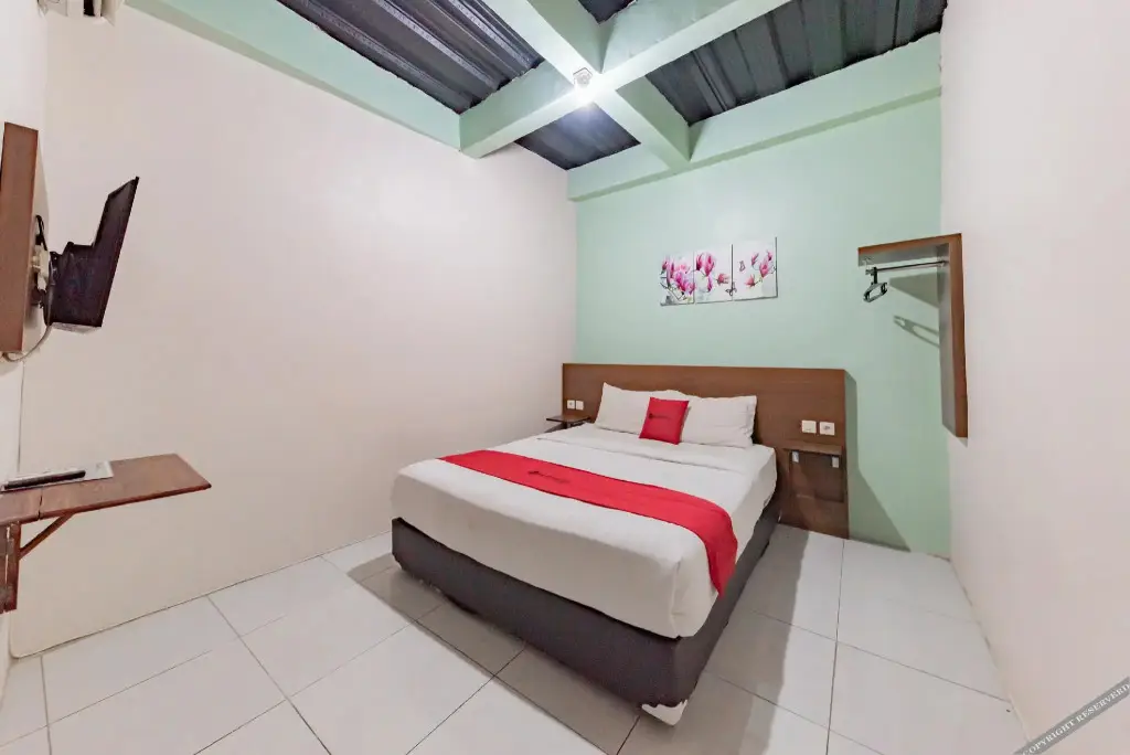 Караванг: RedDoorz near UNSIKA University Karawang