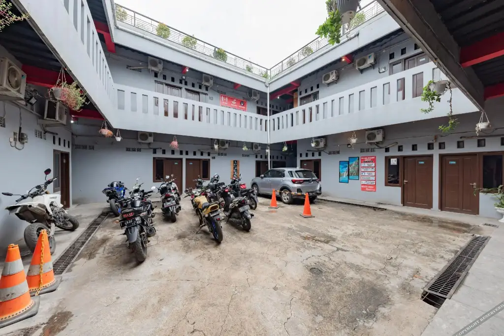 Караванг: RedDoorz near UNSIKA University Karawang