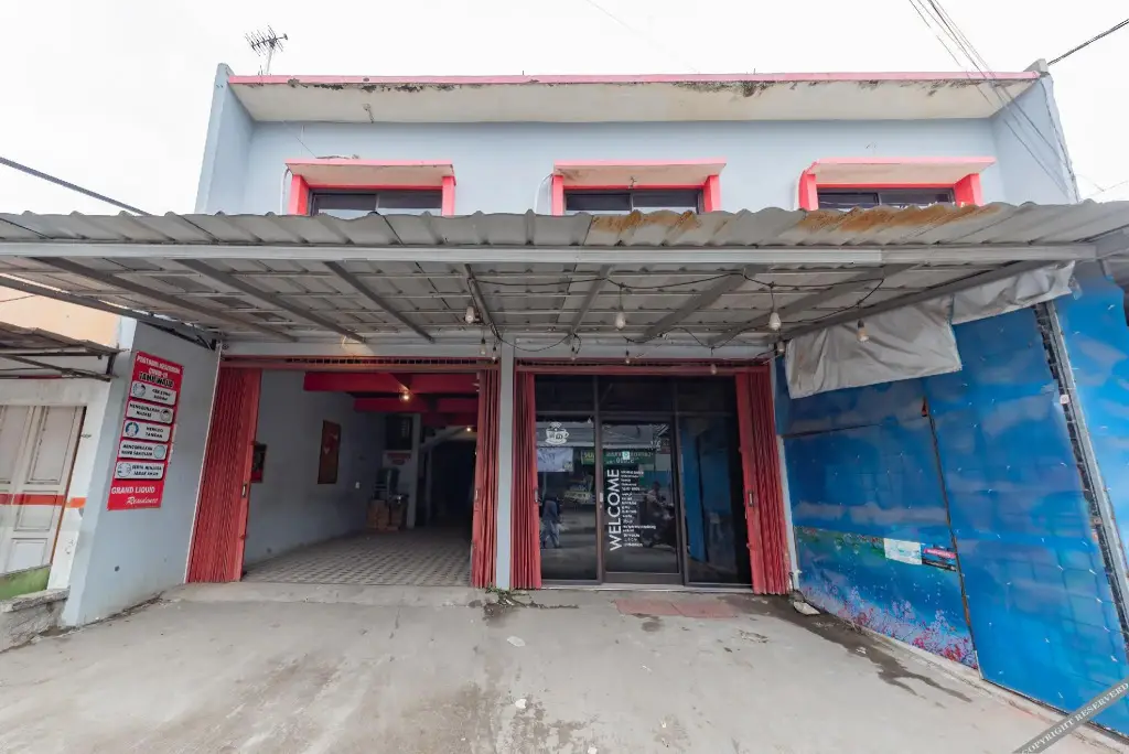 Караванг: RedDoorz near UNSIKA University Karawang