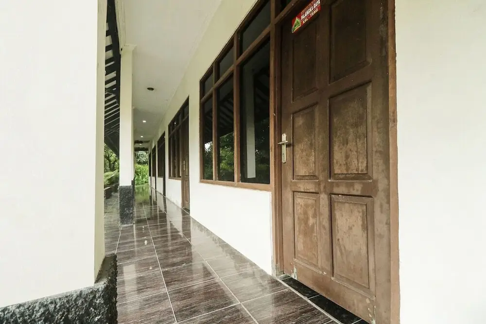 OYO 90490 Hotel Nyi Rindang Near Puskesmas Jekan Raya — фото 1