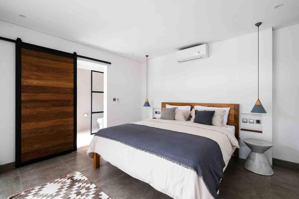 Чангу: Modern 3BR loft villa in the heart of Canggu