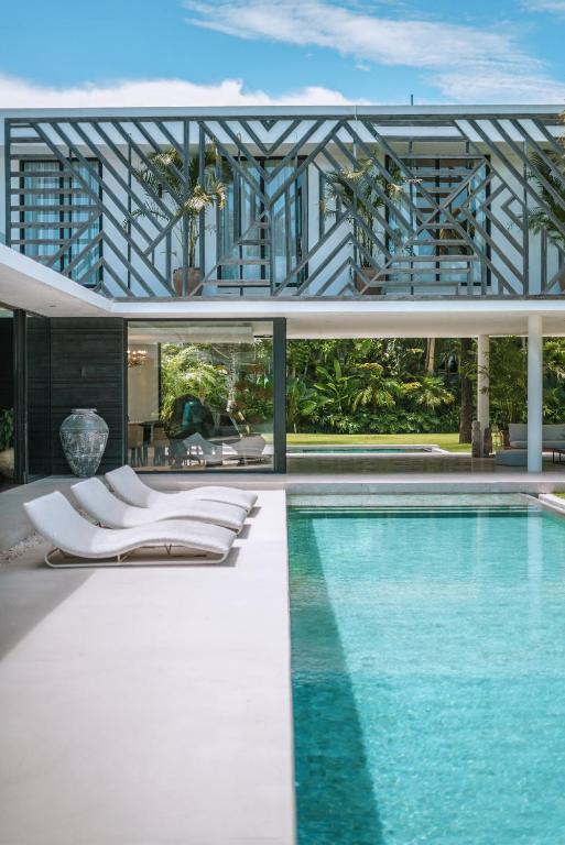 Чангу: Villa Bull House Amazing 6 bedrooms contemporary villa in Seminyak