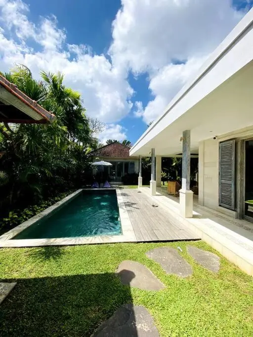 Чангу: Villa Biru - 500m Batubelig beach