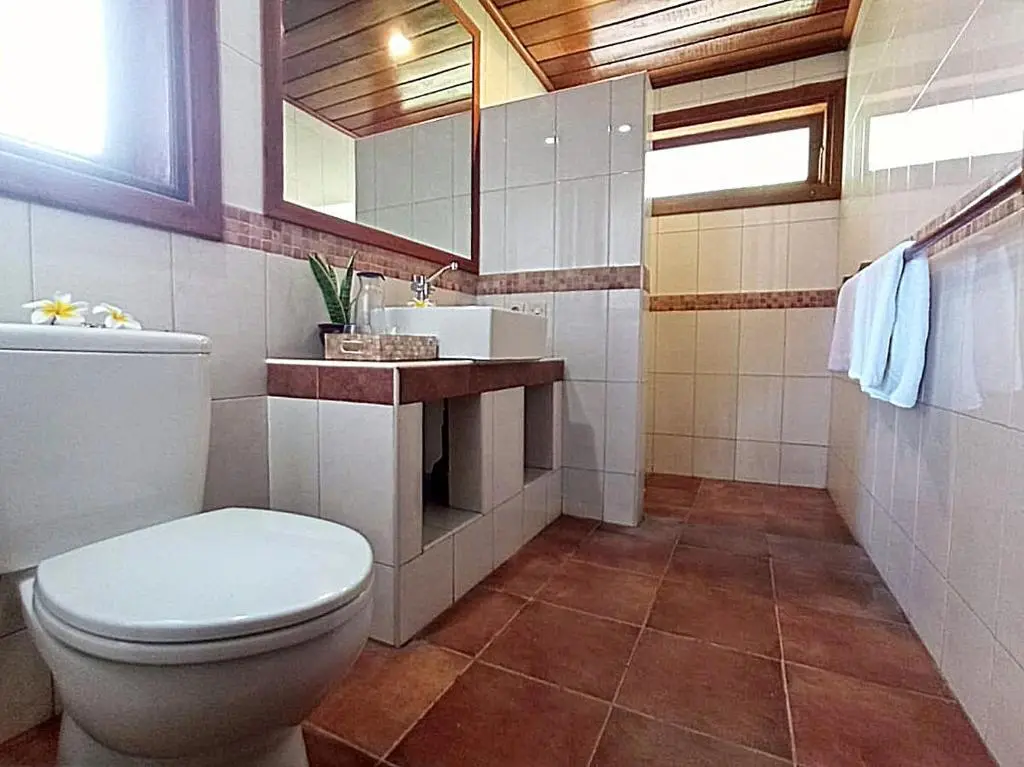 Туламбен: Lali Jiwa - Absolute Beachfront, Private 3BR Villa with Private Pool on 1200m2 of Tropical Land