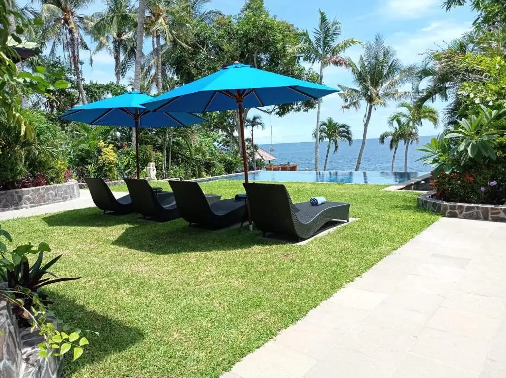 Туламбен: Lali Jiwa - Absolute Beachfront, Private 3BR Villa with Private Pool on 1200m2 of Tropical Land