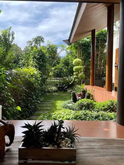 Читарингул: Cozy 3-BR villa Vimala hills cluster alpen with beautiful garden