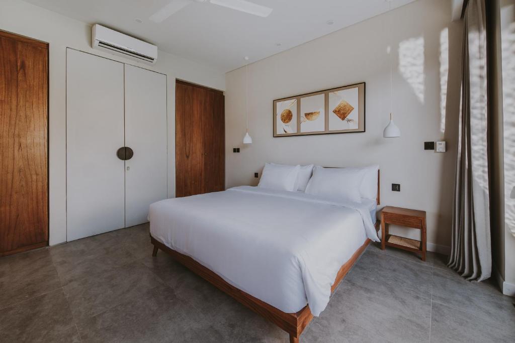 Чангу: New 4 Br 5 Min Walk To Berawa Beach Enclosed Livng