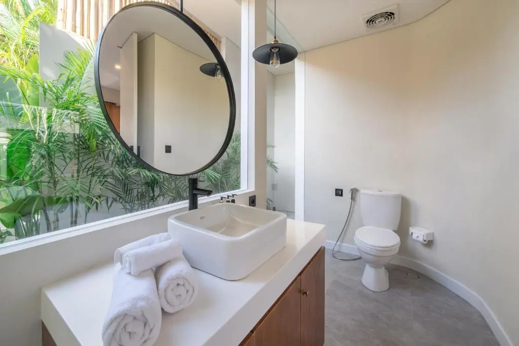Чангу: New 4 Br 5 Min Walk To Berawa Beach Enclosed Livng