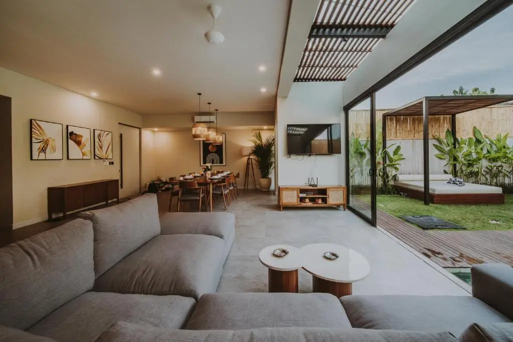 Чангу: New 4 Br 5 Min Walk To Berawa Beach Enclosed Livng