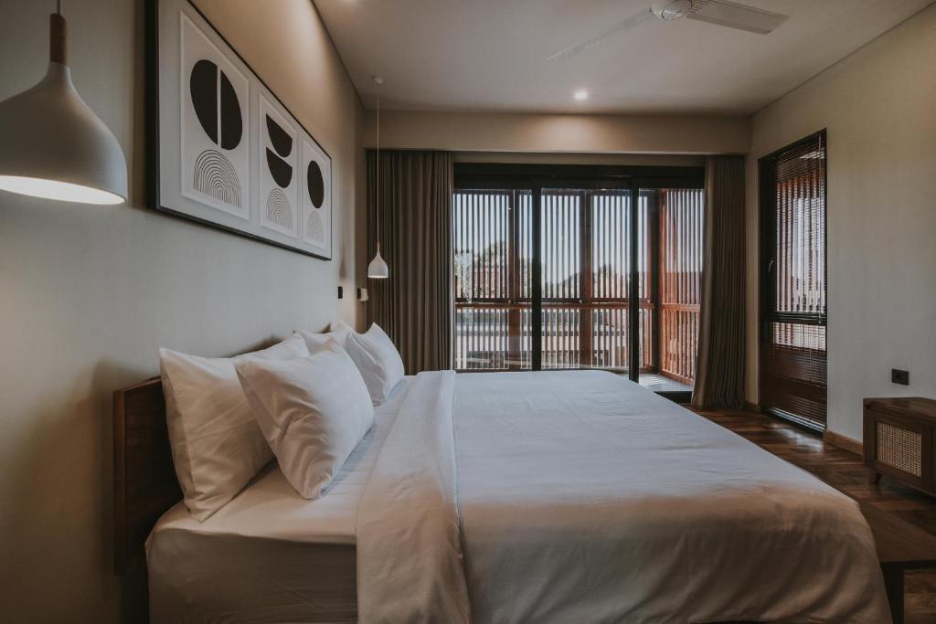 Чангу: New 4 Br 5 Min Walk To Berawa Beach Enclosed Livng