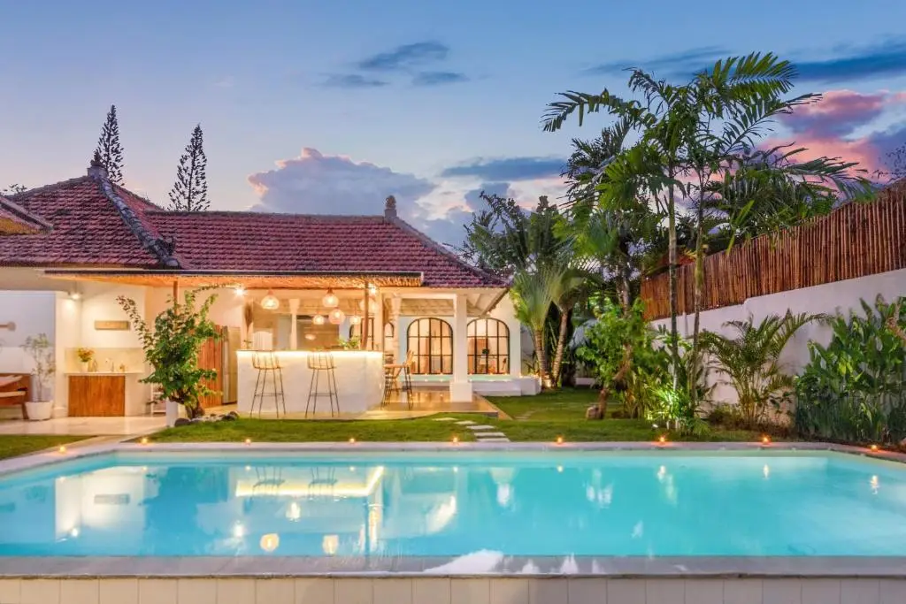 Кута: Villa Cologne - 6 BDR Villa, 2 Private Pools & Huge Garden, Walk to the Beach