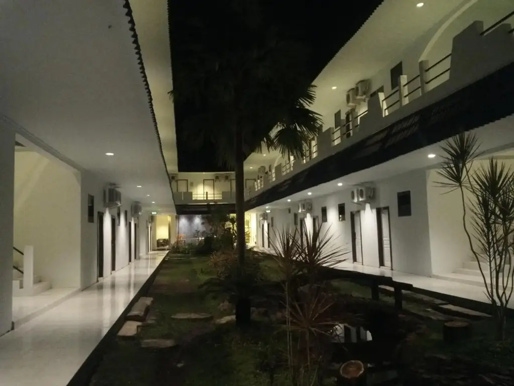 Mahkota Hotel Genteng — фото 1