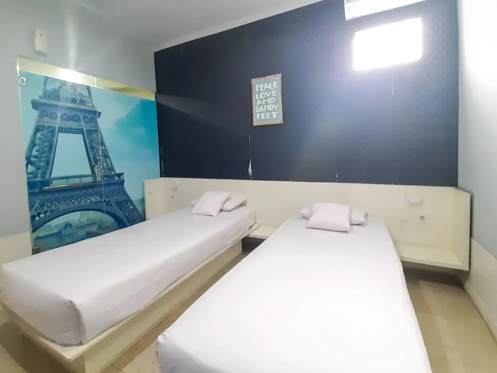 Джокьякарта: Londres Bed and Breakfast RedPartner near Gembira Loka Zoo