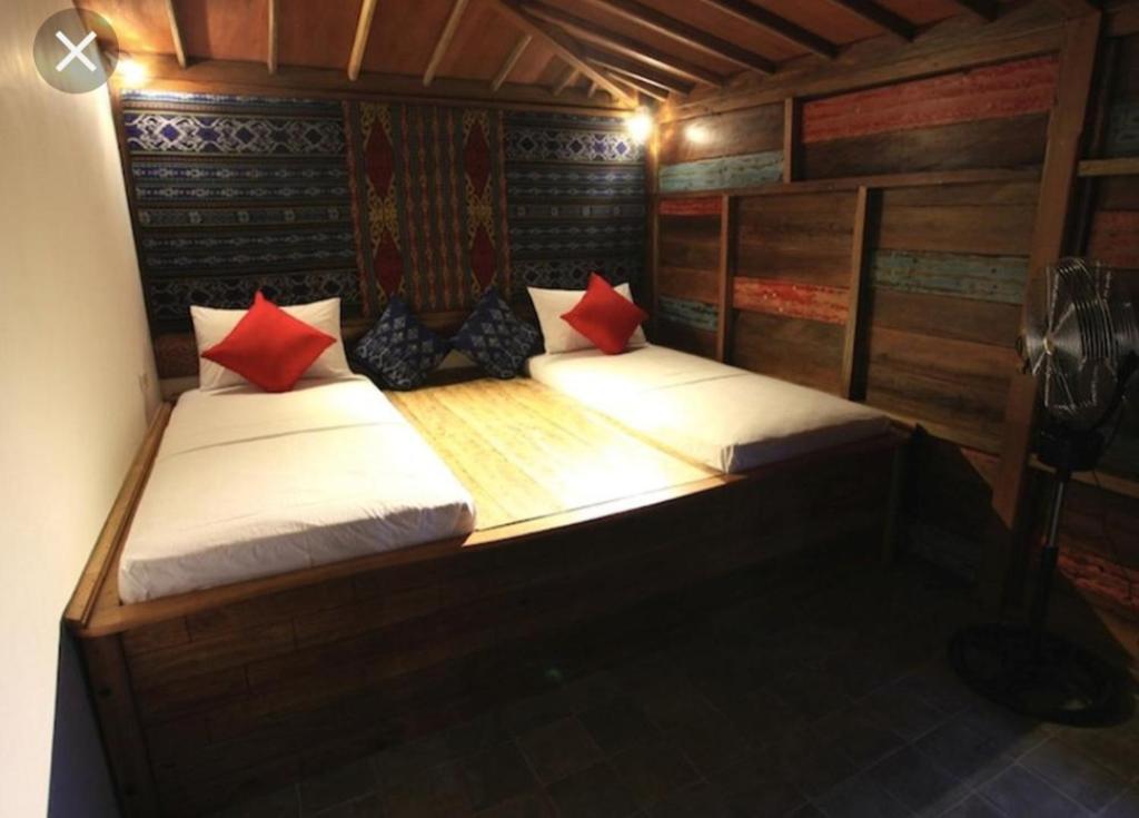 Гили Траванган: Jati Village, Party Hostel and Bungalows