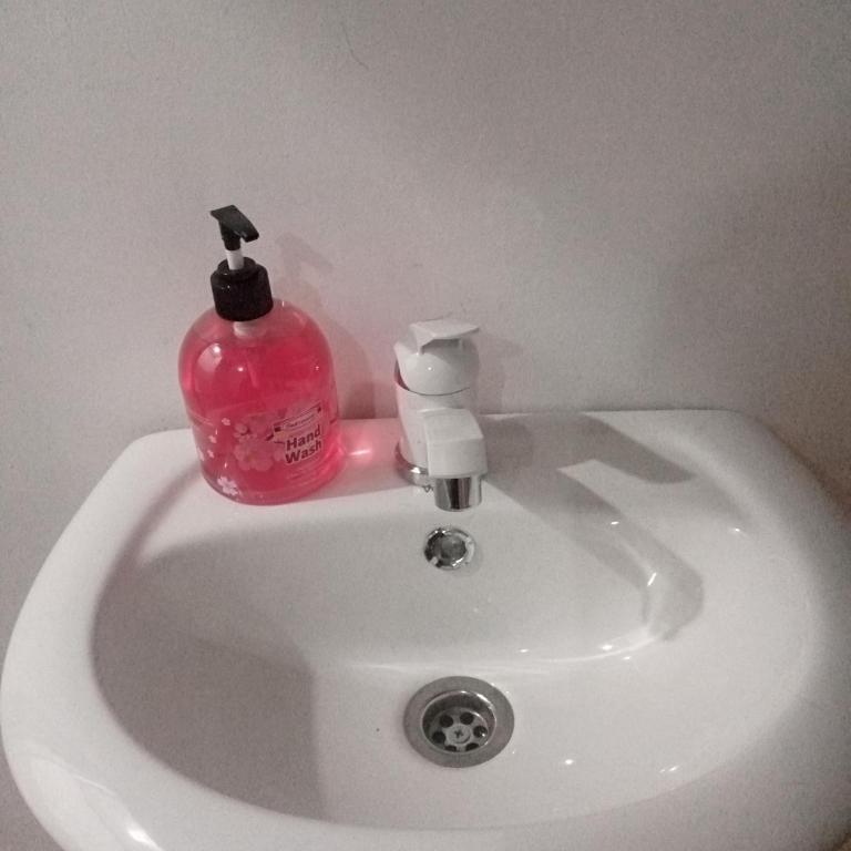 Jerowaru: Pink swing homestay