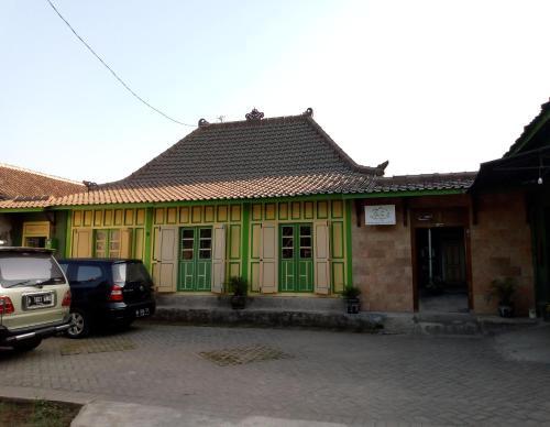 Батуретно: Pendopo Kayuwanan Syariah