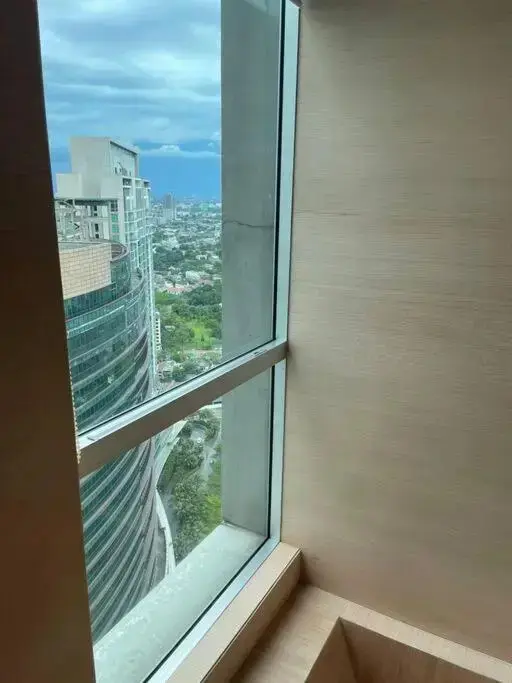 Джакарта: City Penthouse with Jakarta Skyline
