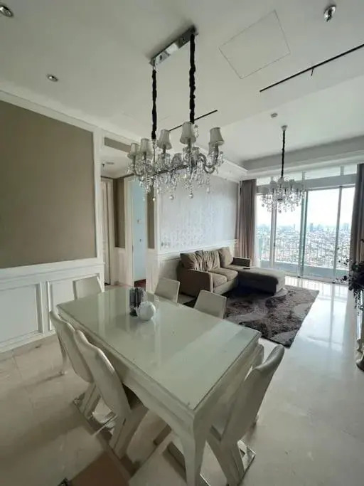 Джакарта: City Penthouse with Jakarta Skyline