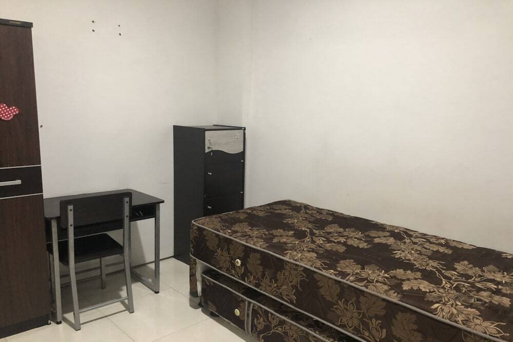 Сурабая: OYO 3276 Charisma Homestay