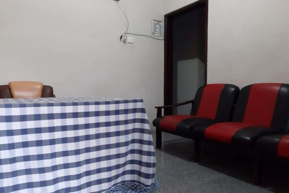 Сурабая: OYO 3276 Charisma Homestay