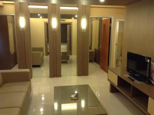 Сурабая: Apartemen Puncak Permai Tower B 14