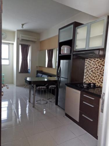 Сурабая: Apartemen Puncak Permai Tower B 14