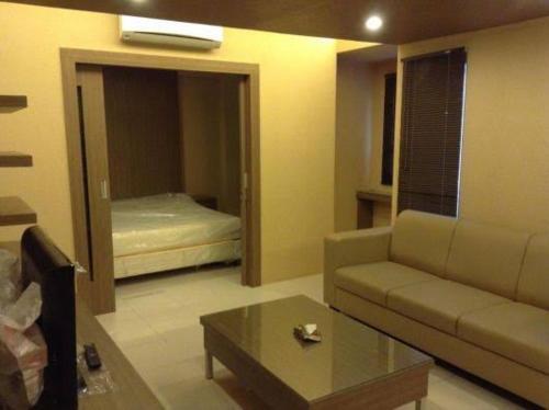 Сурабая: Apartemen Puncak Permai Tower B 14