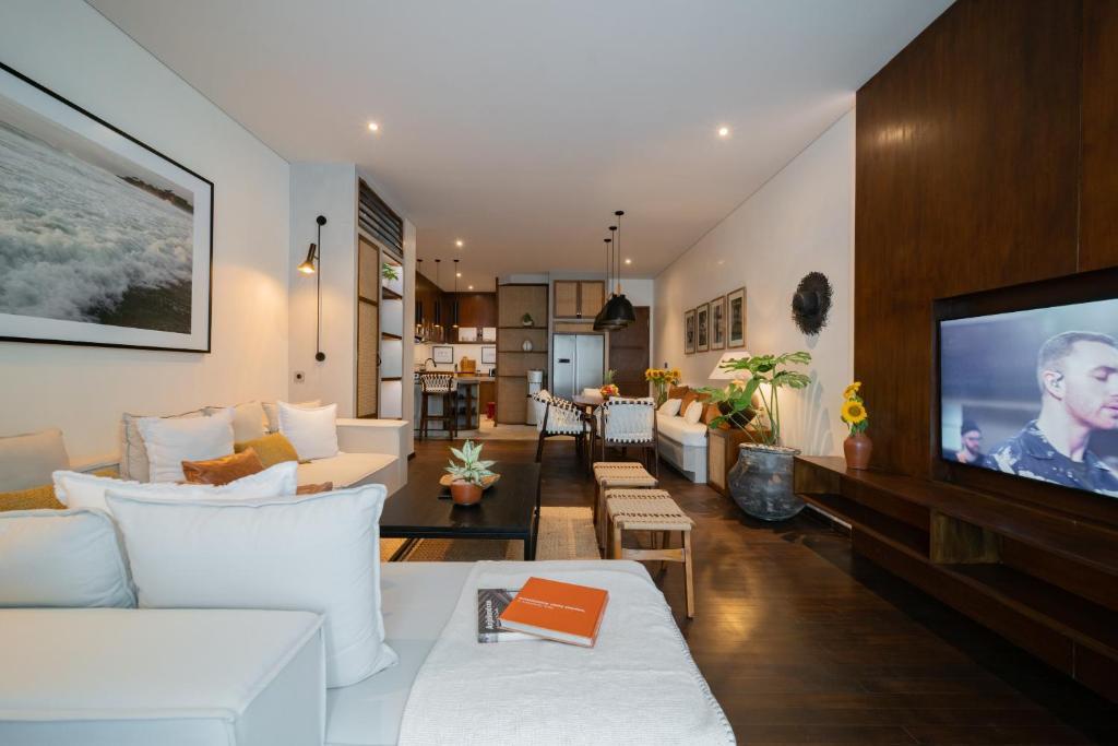 Чангу: Apartment Seabreeze 2 - Amazing Sunset Penthouse-2bdr with pool-Beachfront