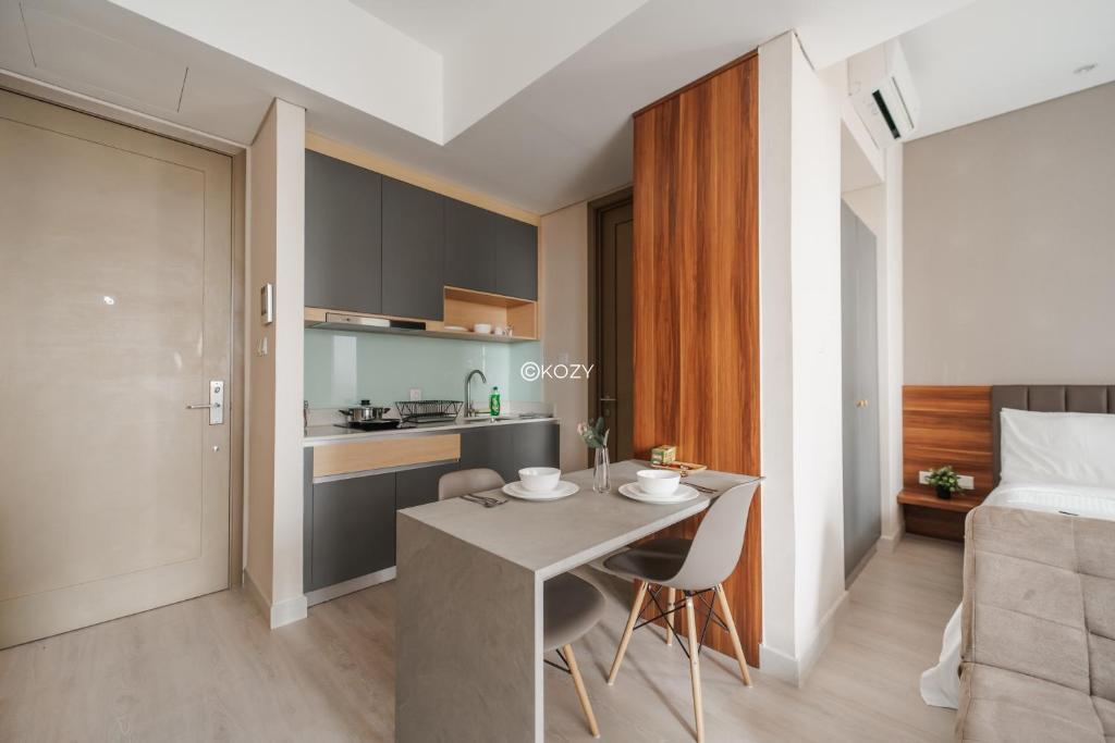 Джакарта: AMBER by Kozystay Studio with Pool View in Central Park Area