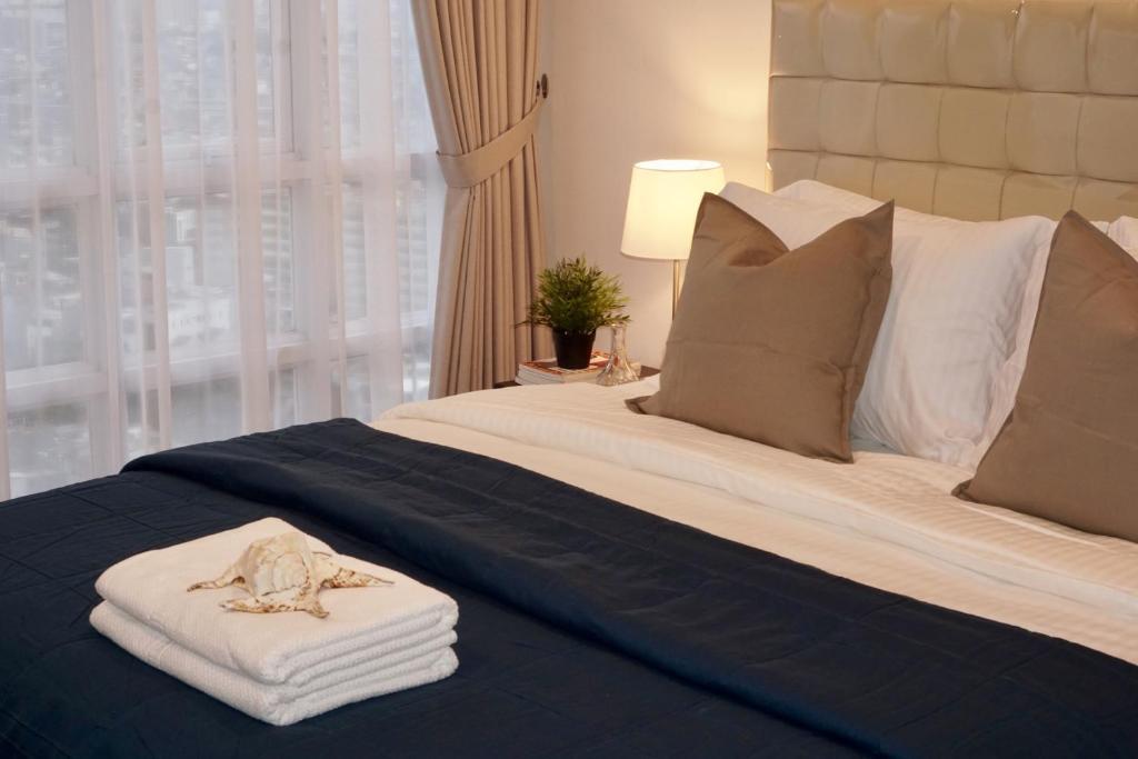 Джакарта: Lucky Tower Residence 2br Top Floor Condo