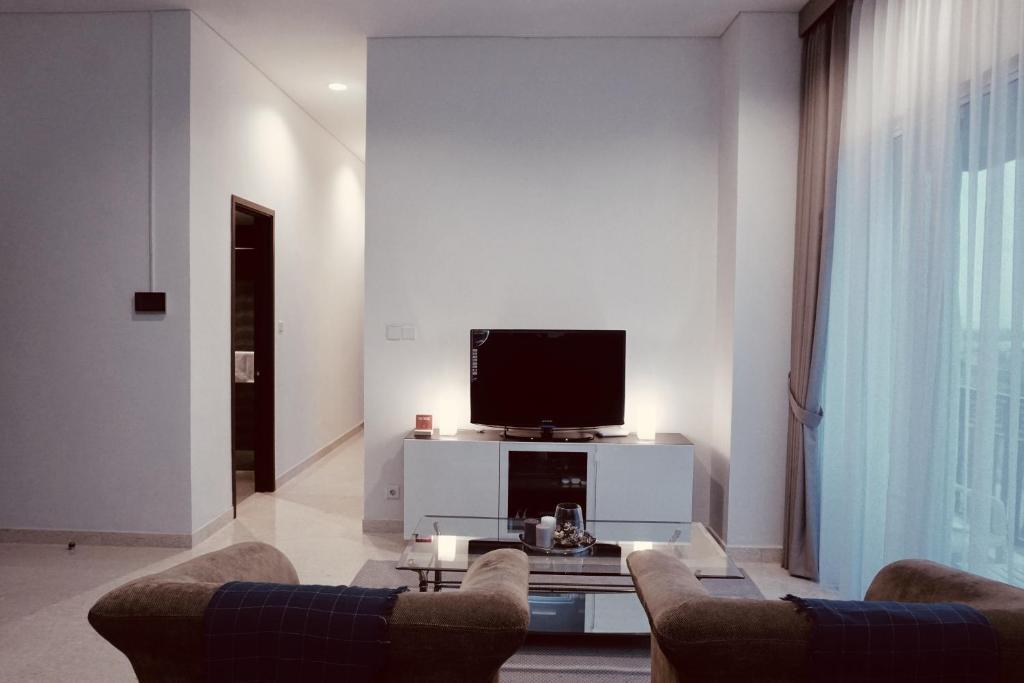 Джакарта: Lucky Tower Residence 2br Top Floor Condo