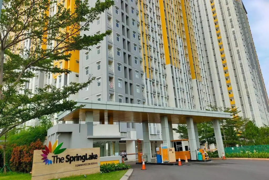 Бекаси: The Springlake and View Summarecon Bekasi Studio MDN Furnish and WiFi