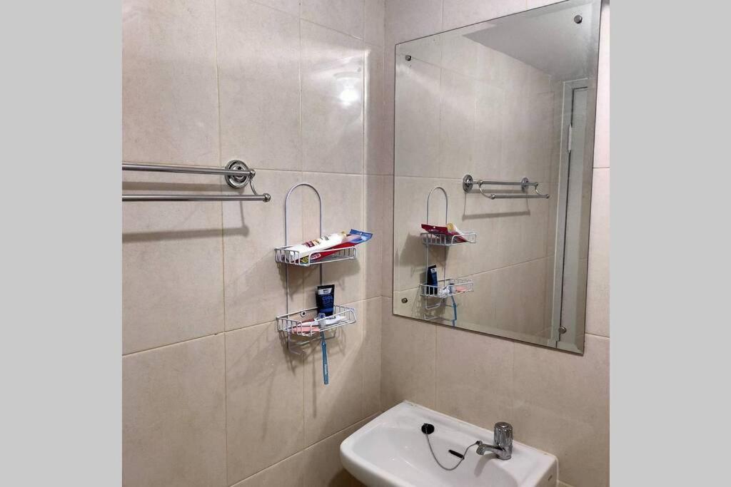 Бекаси: The Springlake and View Summarecon Bekasi Studio MDN Furnish and WiFi