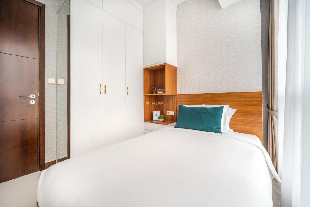 Джакарта: New Modern & Serene 2BR Apt Connected to Mall