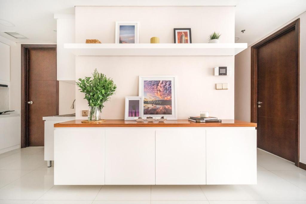 Джакарта: New Modern & Serene 2BR Apt Connected to Mall