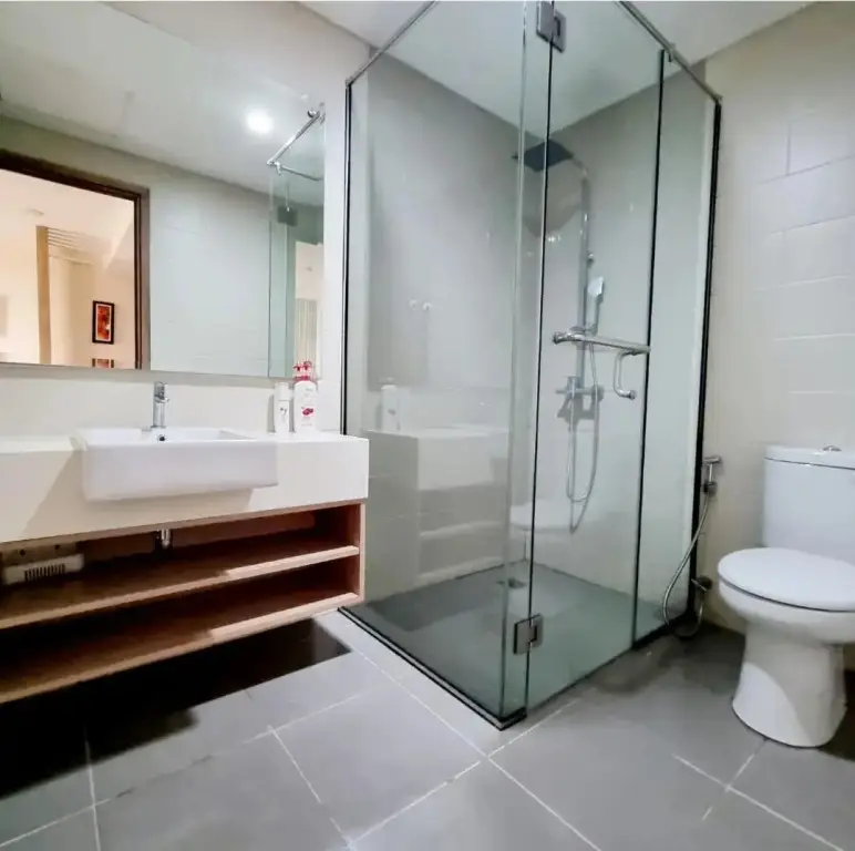 Джакарта: Apt Pejaten Park 1 Br Wood with Pool, Netflix & Washing Machine