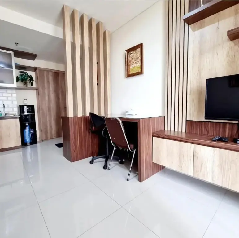 Джакарта: Apt Pejaten Park 1 Br Wood with Pool, Netflix & Washing Machine