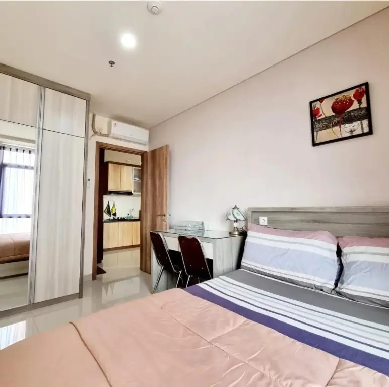 Джакарта: Apt Pejaten Park 1 Br Wood with Pool, Netflix & Washing Machine