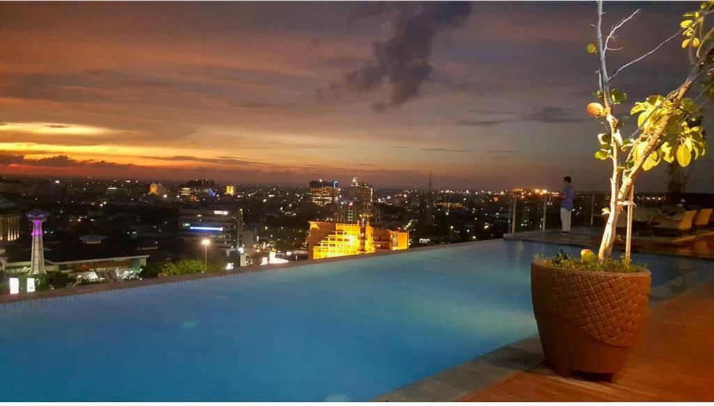 Семаранг: Warhol Apartement Lt 15 Jl. Ahmad Yani Simpang 5 Semarang
