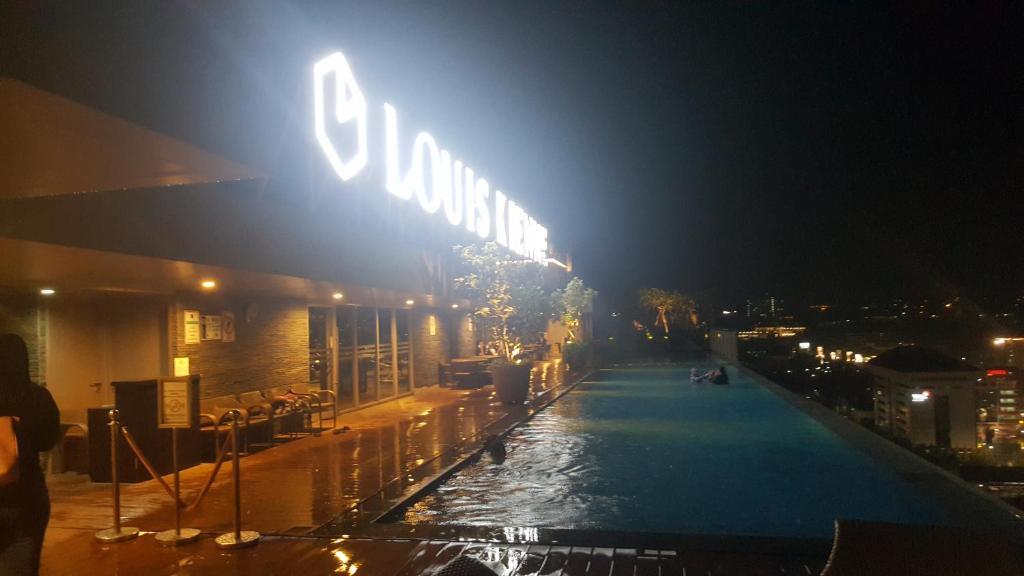 Семаранг: Warhol Apartement Lt 15 Jl. Ahmad Yani Simpang 5 Semarang
