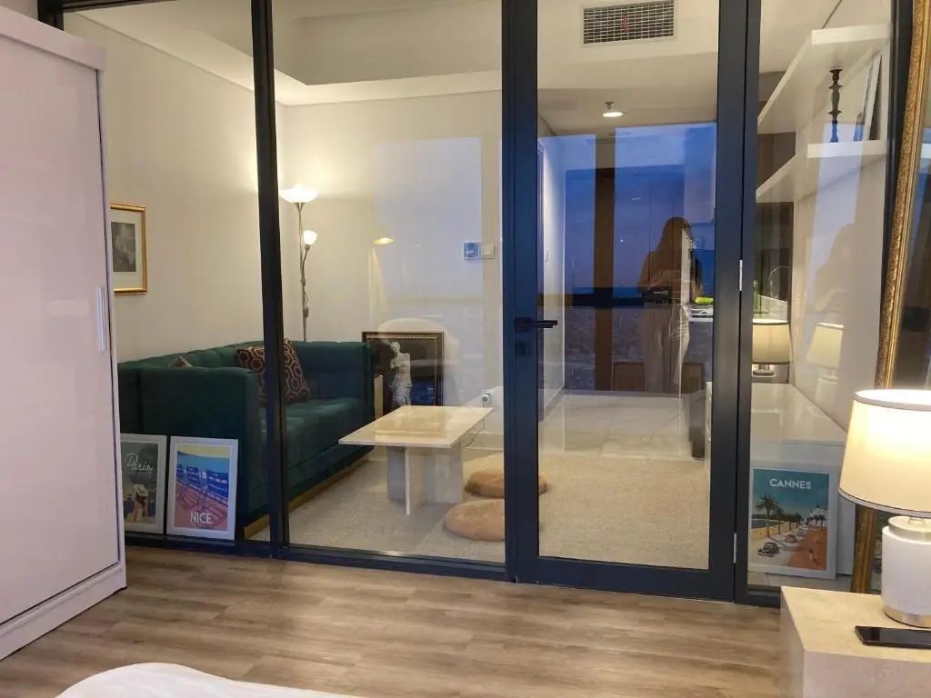 Тангеранг: Parisian style apartment at The Smith Alam Sutera