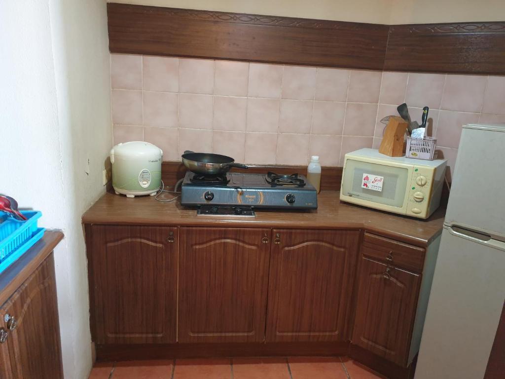 Аньер: Apartemen Marbella anyer tower sadewa lt 5 view kolam renang & laut