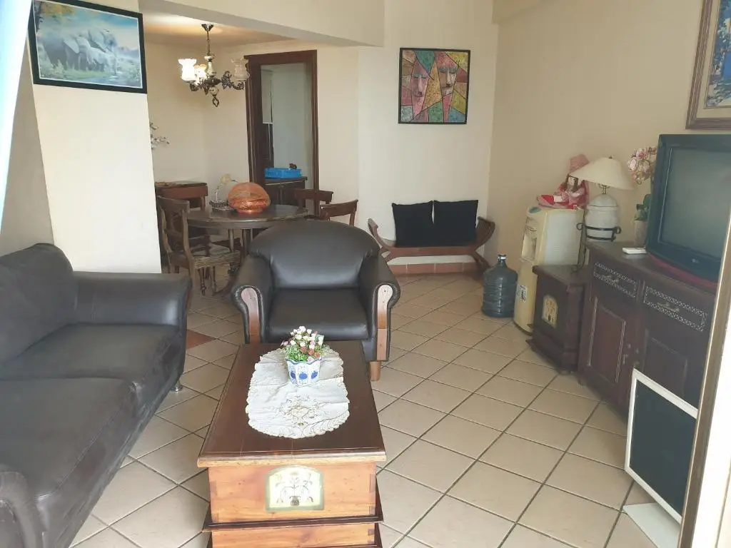 Аньер: Apartemen Marbella anyer tower sadewa lt 5 view kolam renang & laut